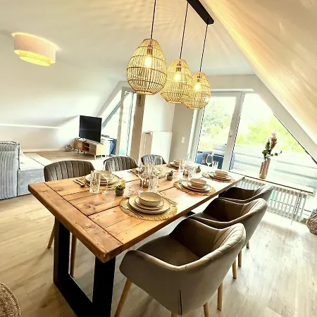 Lägenhet Boho Dreiraumwohnung Mit Balkon